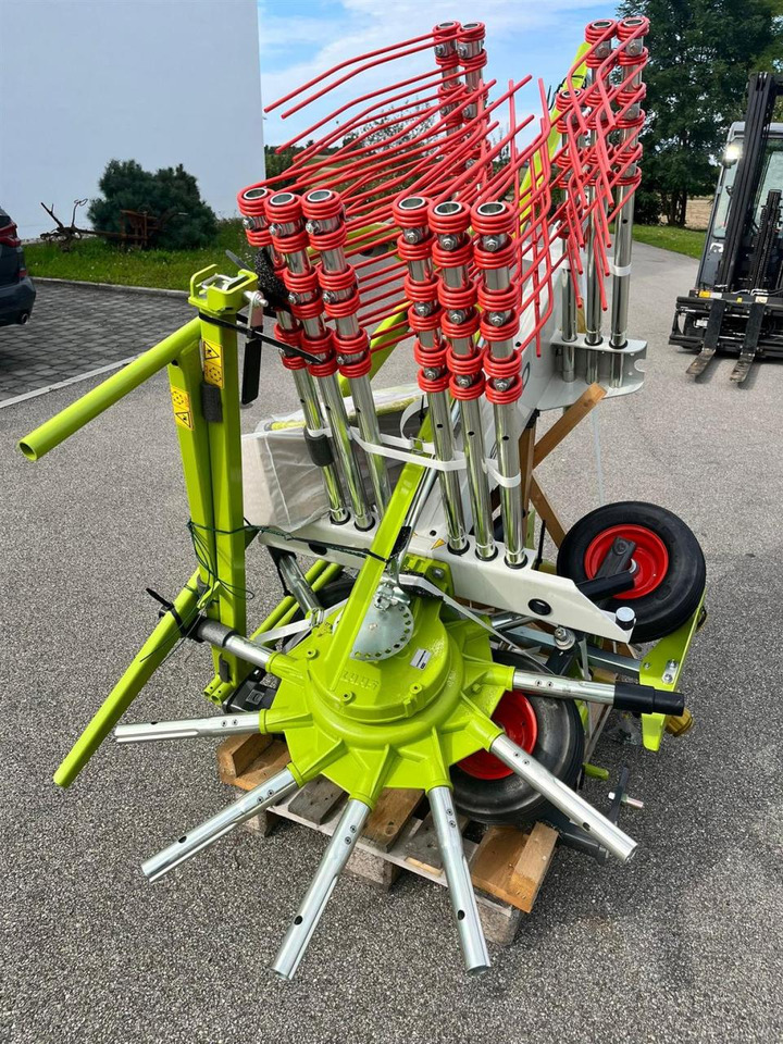 CLAAS Liner 370 Tandem / NEU und UNBENUTZT / Baujahr 202 - Сеноворошилка: фото 3 CLAAS Liner 370 Tandem / NEU und UNBENUTZT / Baujahr 202 - Сеноворошилка: фото 3