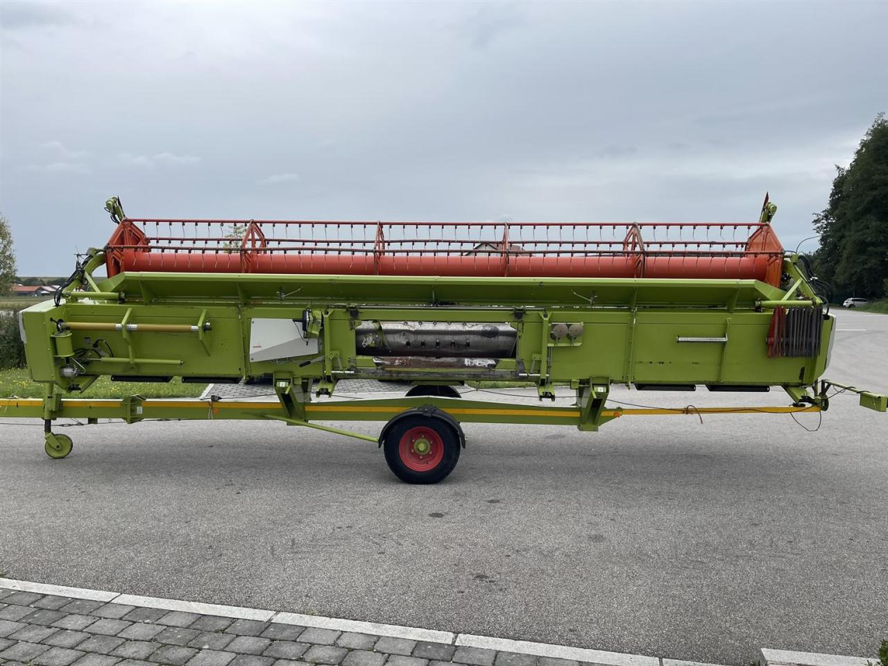CLAAS Schneidwerk CLAAS V750 mit Transportwagen - Оборудование для кормоуборочного комбайна: фото 5 CLAAS Schneidwerk CLAAS V750 mit Transportwagen - Оборудование для кормоуборочного комбайна: фото 5