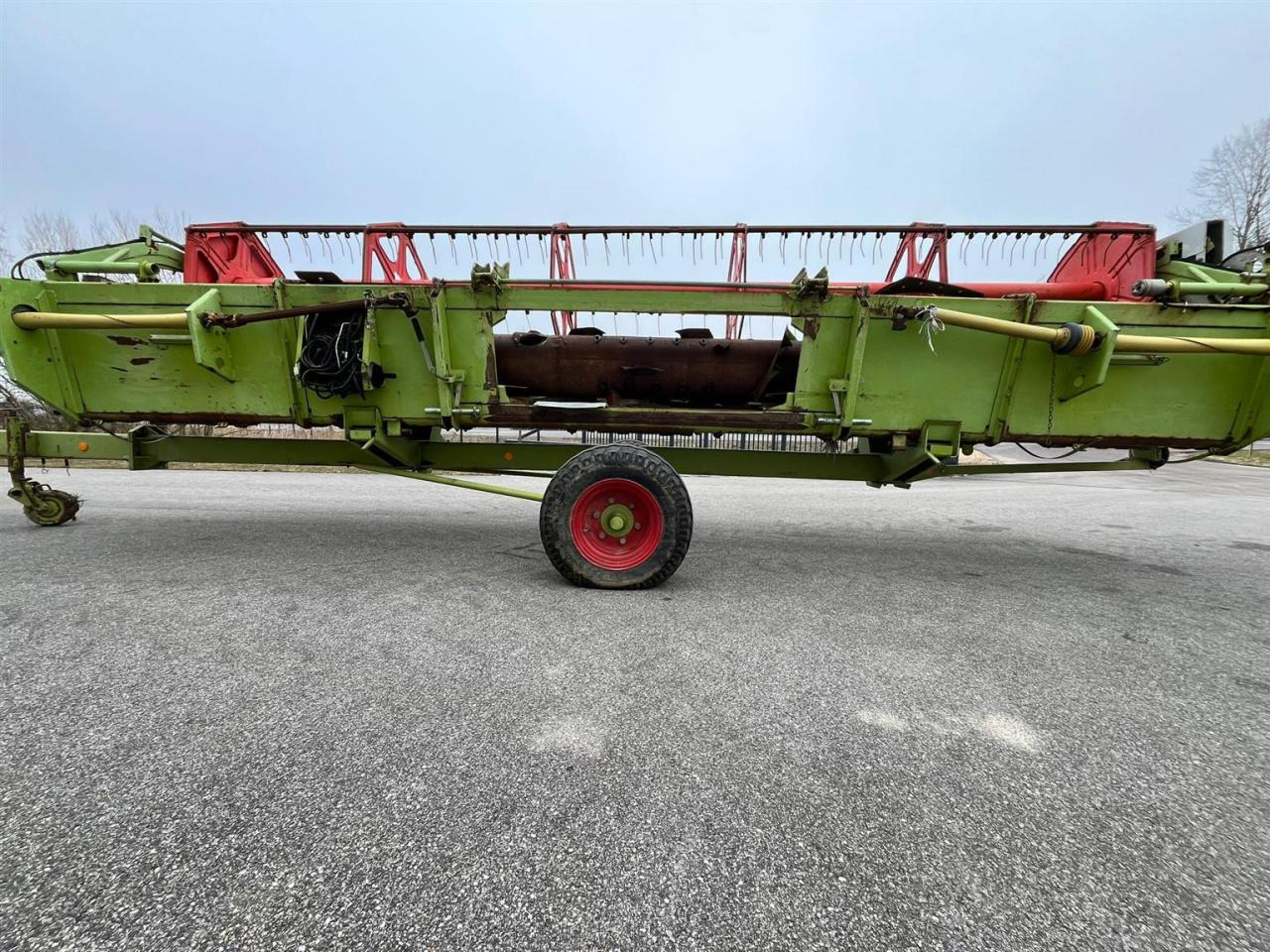 CLAAS Schneidwerk Claas C660 mit Autocontour, Transportwagen - Оборудование для кормоуборочного комбайна: фото 4 CLAAS Schneidwerk Claas C660 mit Autocontour, Transportwagen - Оборудование для кормоуборочного комбайна: фото 4