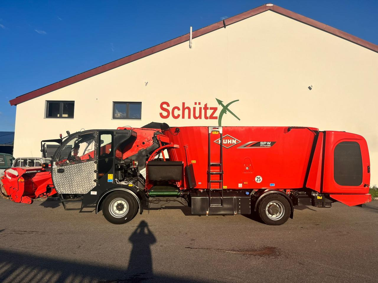 Kuhn 14.2 CS / Futtermischwagen / 2 Schnecken - Кормораздатчик: фото 2 Kuhn 14.2 CS / Futtermischwagen / 2 Schnecken - Кормораздатчик: фото 2