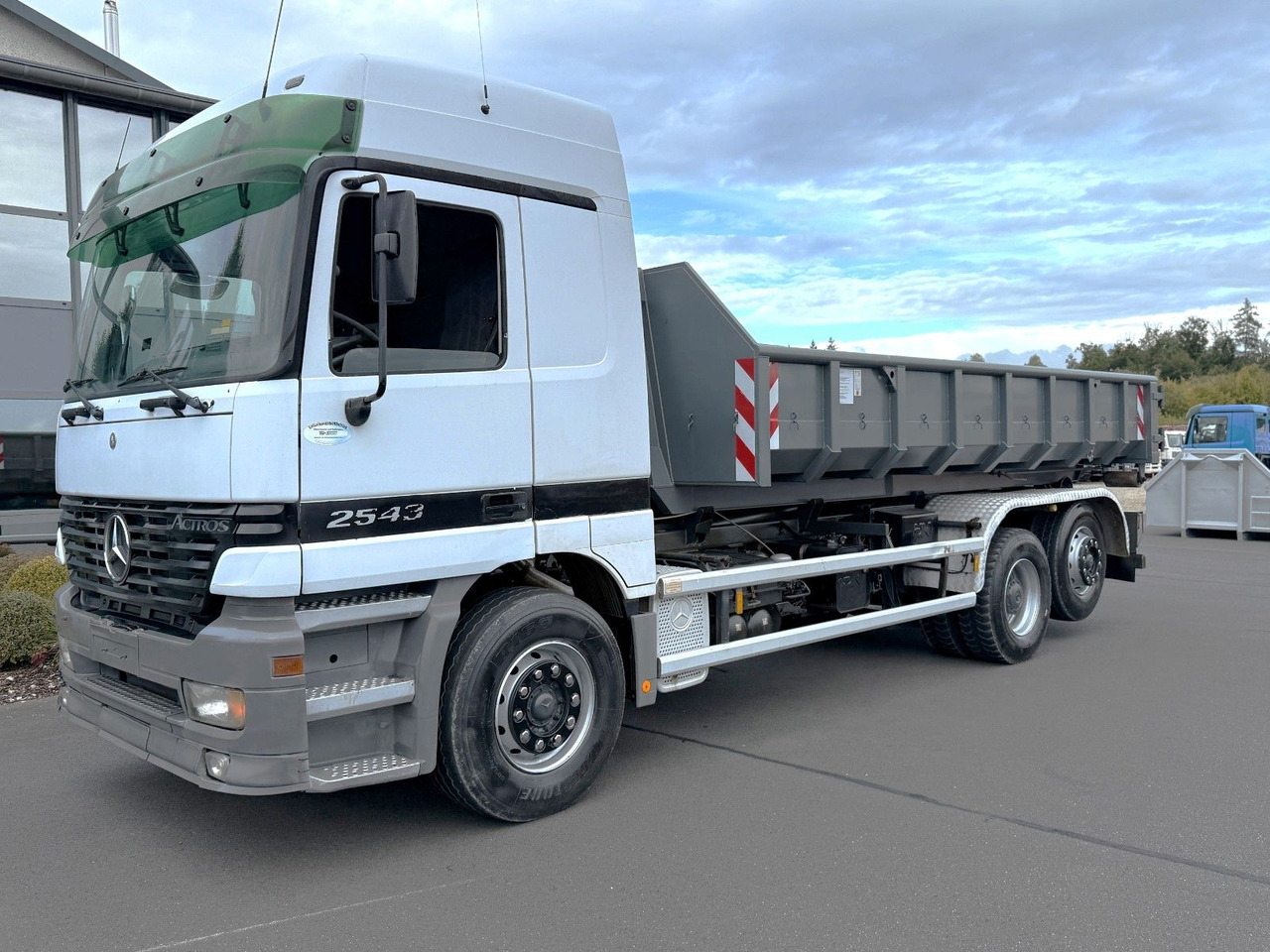 Mercedes-Benz Actros 2543 6x2 Klima + Kupplung - Крюковой мультилифт: фото 1 Mercedes-Benz Actros 2543 6x2 Klima + Kupplung - Крюковой мультилифт: фото 1