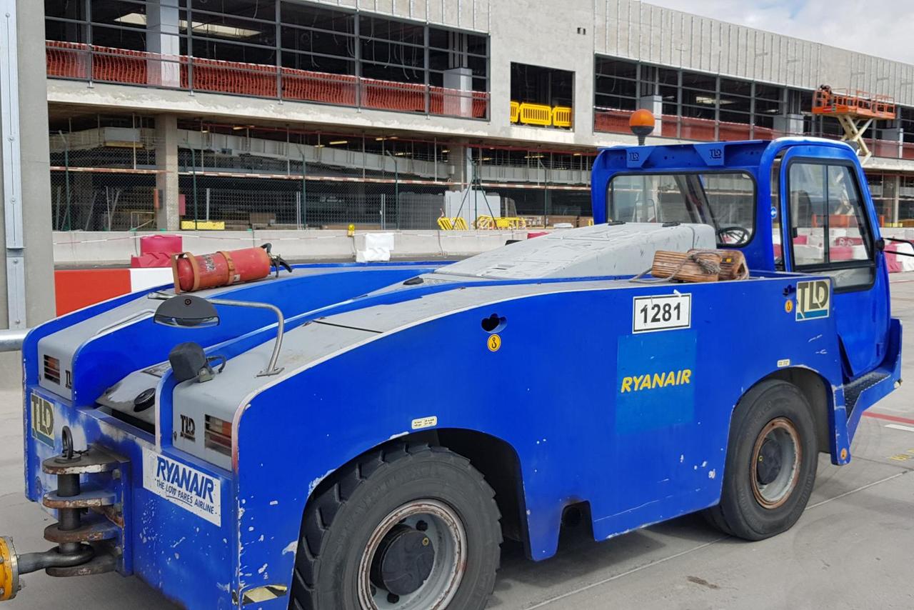 Pushback Tractor TLD 150-12 - Аэродромный тягач: фото 3 Pushback Tractor TLD 150-12 - Аэродромный тягач: фото 3