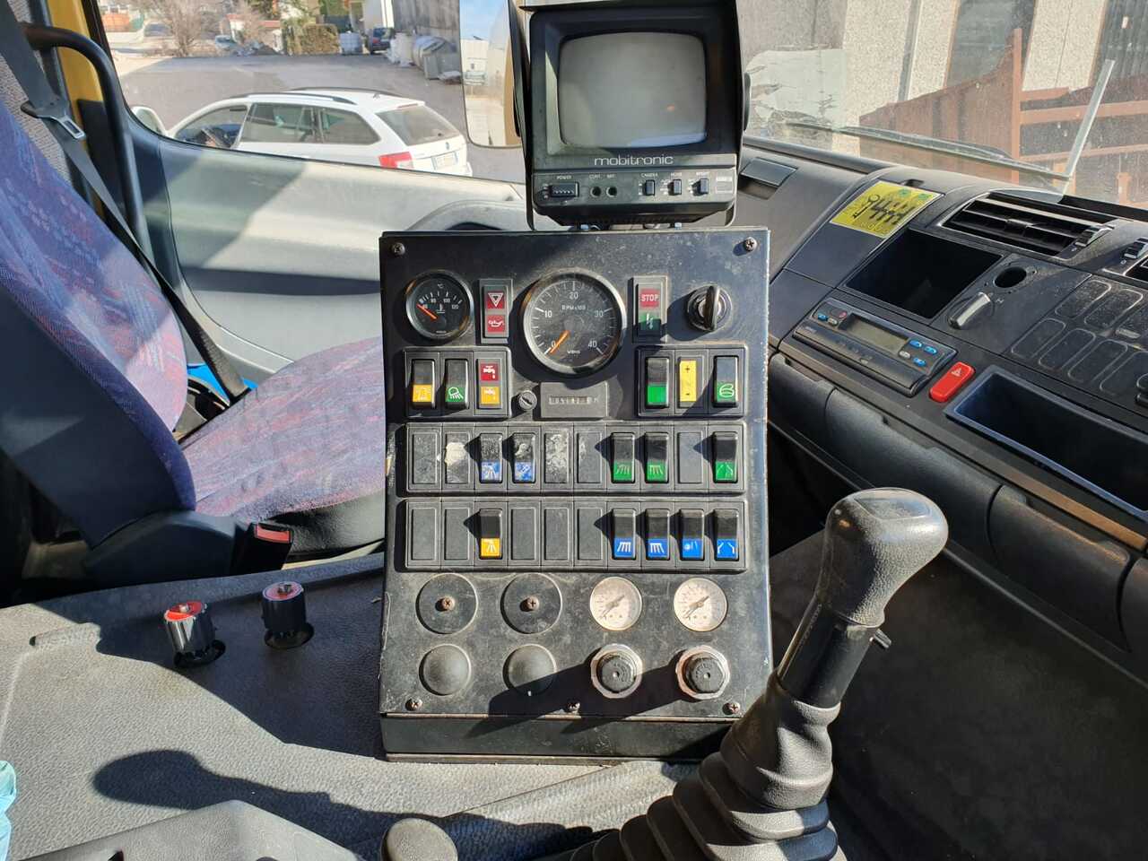 Runway Sweeper Johnston-Beam Scania P400 Model Beam S14000 - Подметально-уборочная машина: фото 3 Runway Sweeper Johnston-Beam Scania P400 Model Beam S14000 - Подметально-уборочная машина: фото 3