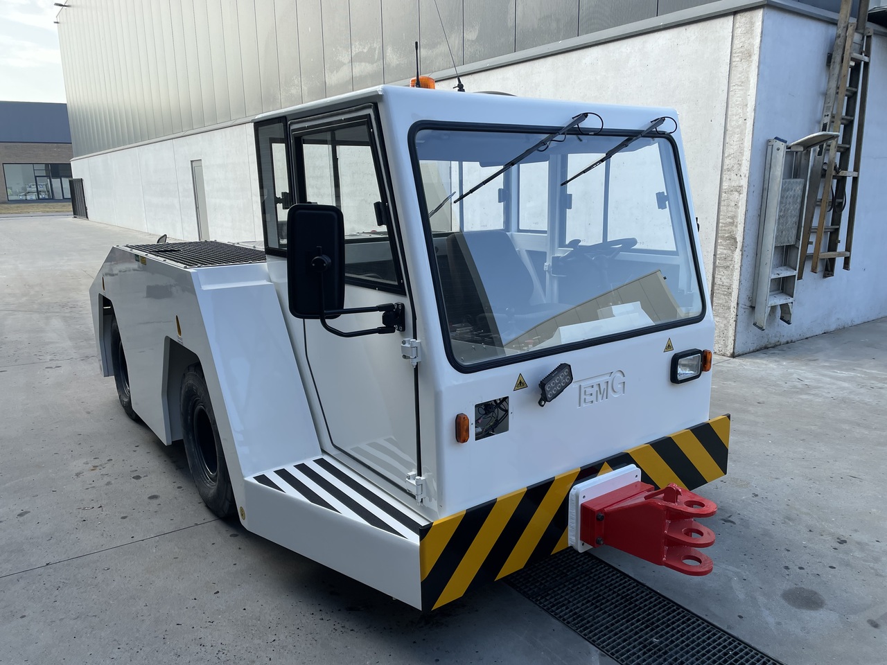 TEMG TG5012 - Аэродромный тягач: фото 2 TEMG TG5012 - Аэродромный тягач: фото 2