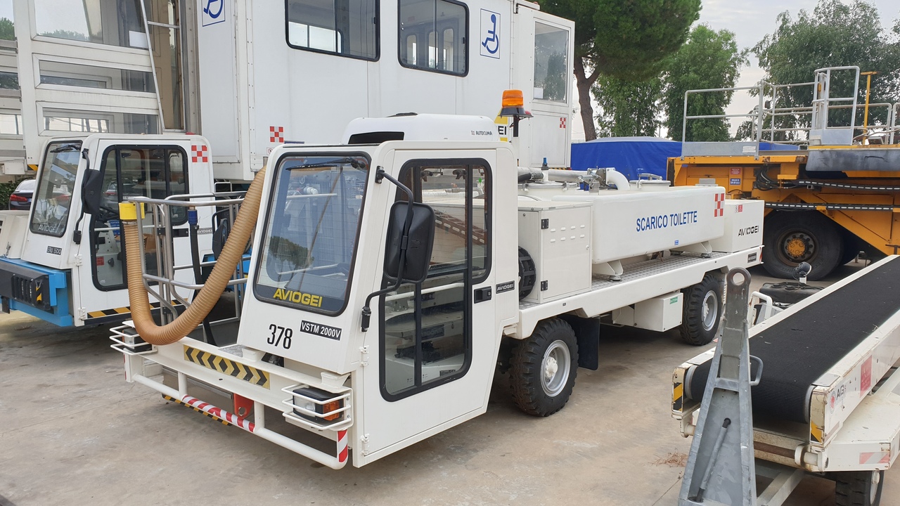 Toilet Truck Aviogei VSTM - Машина для обслуживания туалетных отсеков: фото 2 Toilet Truck Aviogei VSTM - Машина для обслуживания туалетных отсеков: фото 2