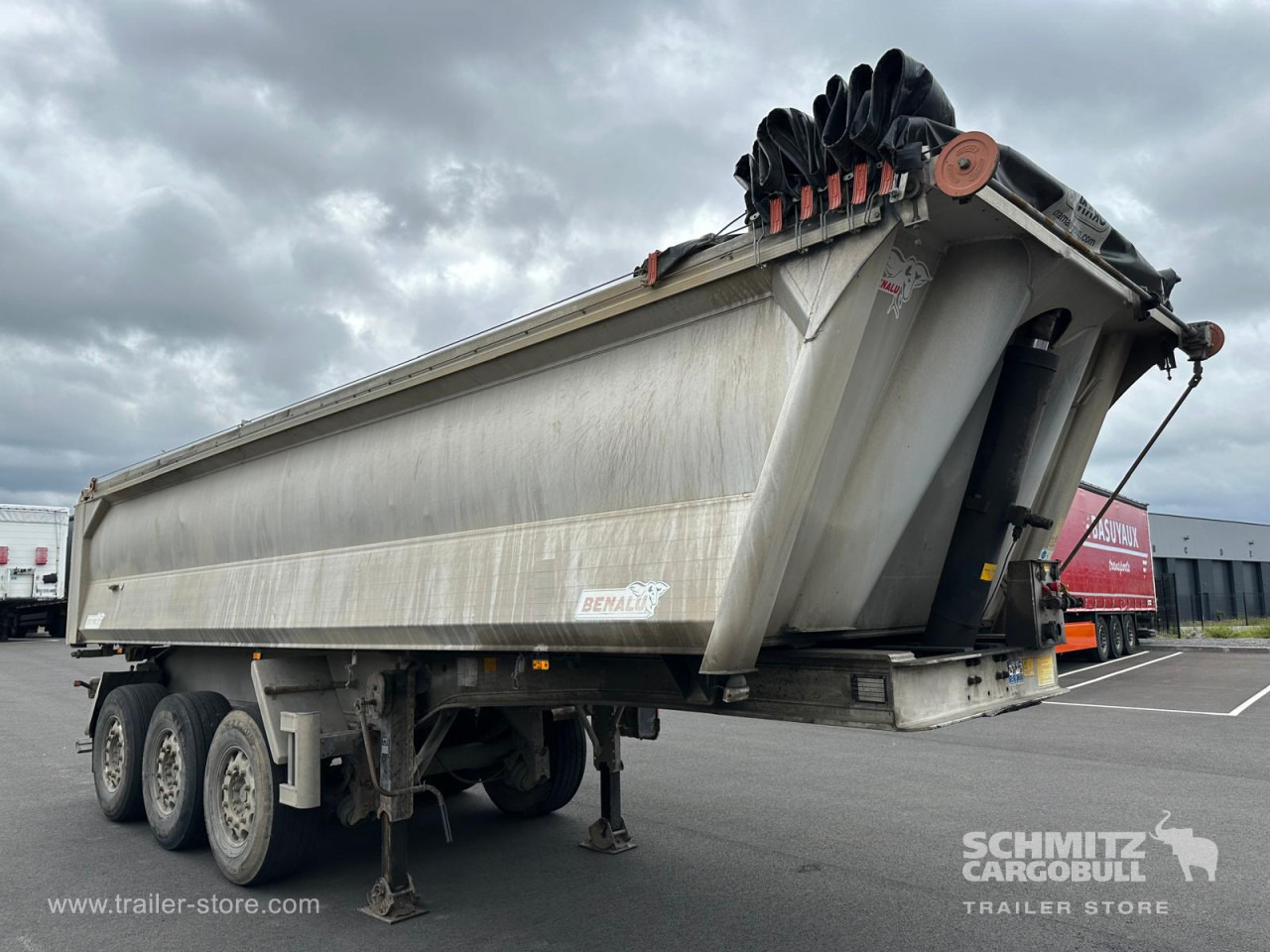 BENALU Tipper Alu-square sided body 24m³ - Самосвальный полуприцеп: фото 1 BENALU Tipper Alu-square sided body 24m³ - Самосвальный полуприцеп: фото 1