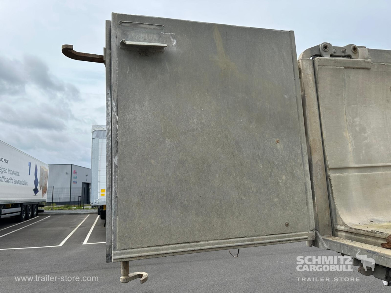 BENALU Tipper Alu-square sided body 24m³ - Самосвальный полуприцеп: фото 5 BENALU Tipper Alu-square sided body 24m³ - Самосвальный полуприцеп: фото 5