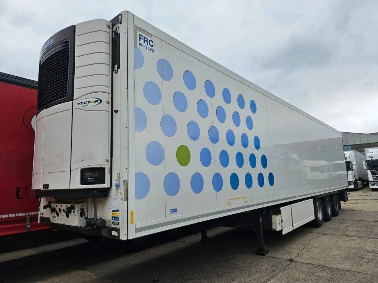 Krone SD-Carrier Vector I550-Total Engine hours 9163 - - Полуприцеп-рефрижератор: фото 1 Krone SD-Carrier Vector I550-Total Engine hours 9163 - - Полуприцеп-рефрижератор: фото 1