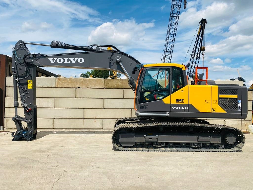 Volvo ec220el - Гусеничный экскаватор: фото 1 Volvo ec220el - Гусеничный экскаватор: фото 1