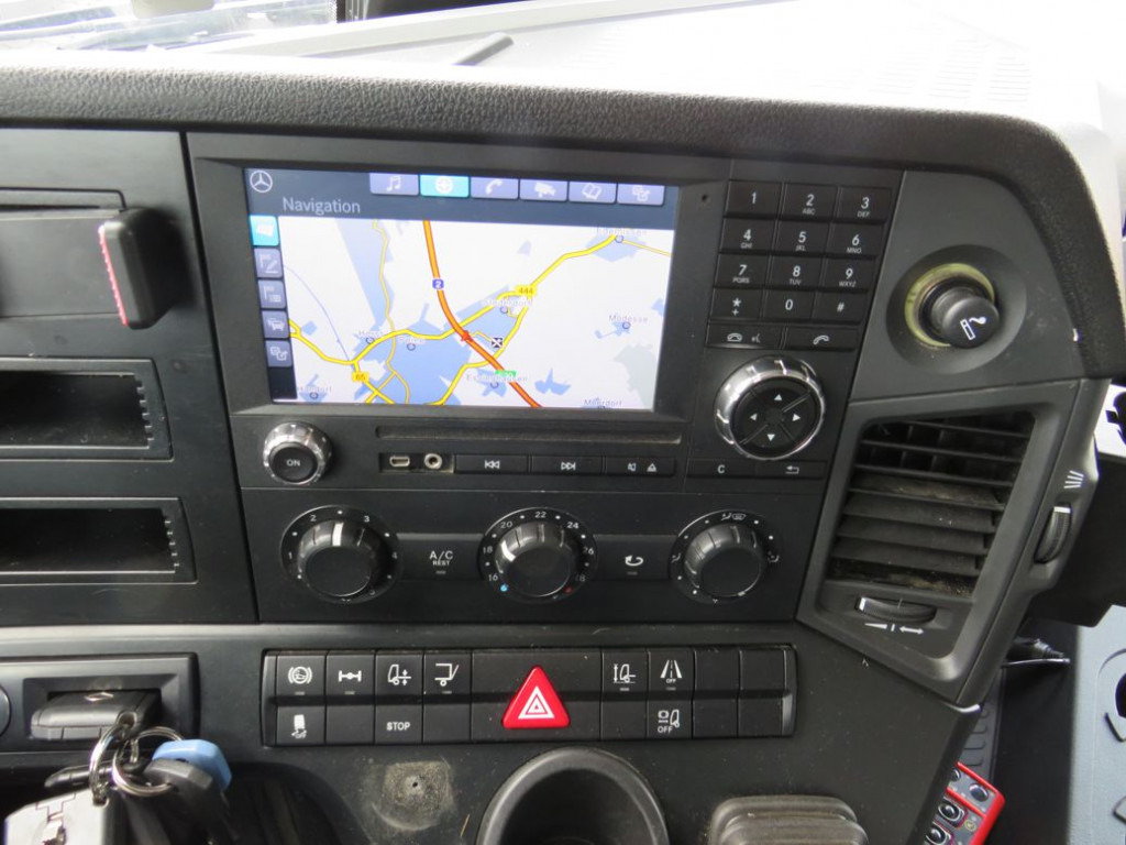 MERCEDES-BENZ Antos 1830 L nR 4x2 Standardkoffer LBW LBW 2to+Funk - Грузовик с закрытым кузовом: фото 2 MERCEDES-BENZ Antos 1830 L nR 4x2 Standardkoffer LBW LBW 2to+Funk - Грузовик с закрытым кузовом: фото 2