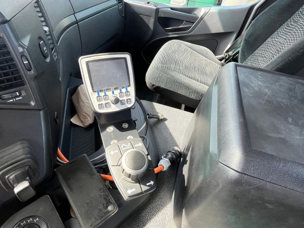 MERCEDES-BENZ Arocs 2135 AK 4x4 2-Achs Allradkipper Kommunalhydr. - Самосвал: фото 2 MERCEDES-BENZ Arocs 2135 AK 4x4 2-Achs Allradkipper Kommunalhydr. - Самосвал: фото 2