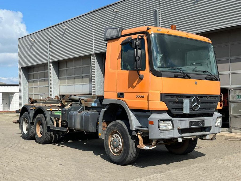 Mercedes-Benz Actros 3336 AK 6x6 Abrollkipper org. nur 84TKM - Крюковой мультилифт: фото 2 Mercedes-Benz Actros 3336 AK 6x6 Abrollkipper org. nur 84TKM - Крюковой мультилифт: фото 2