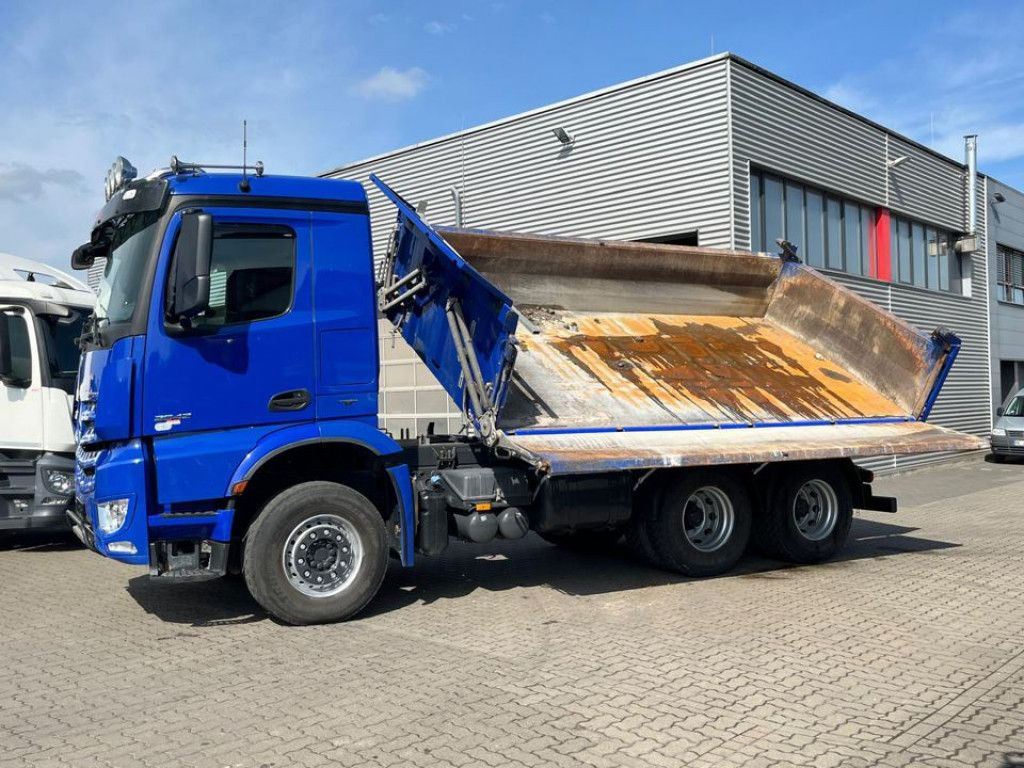 Mercedes-Benz Arocs 2642 6x4 3-Achs Kipper Bordmatik nur 163TK - Самосвал: фото 3 Mercedes-Benz Arocs 2642 6x4 3-Achs Kipper Bordmatik nur 163TK - Самосвал: фото 3