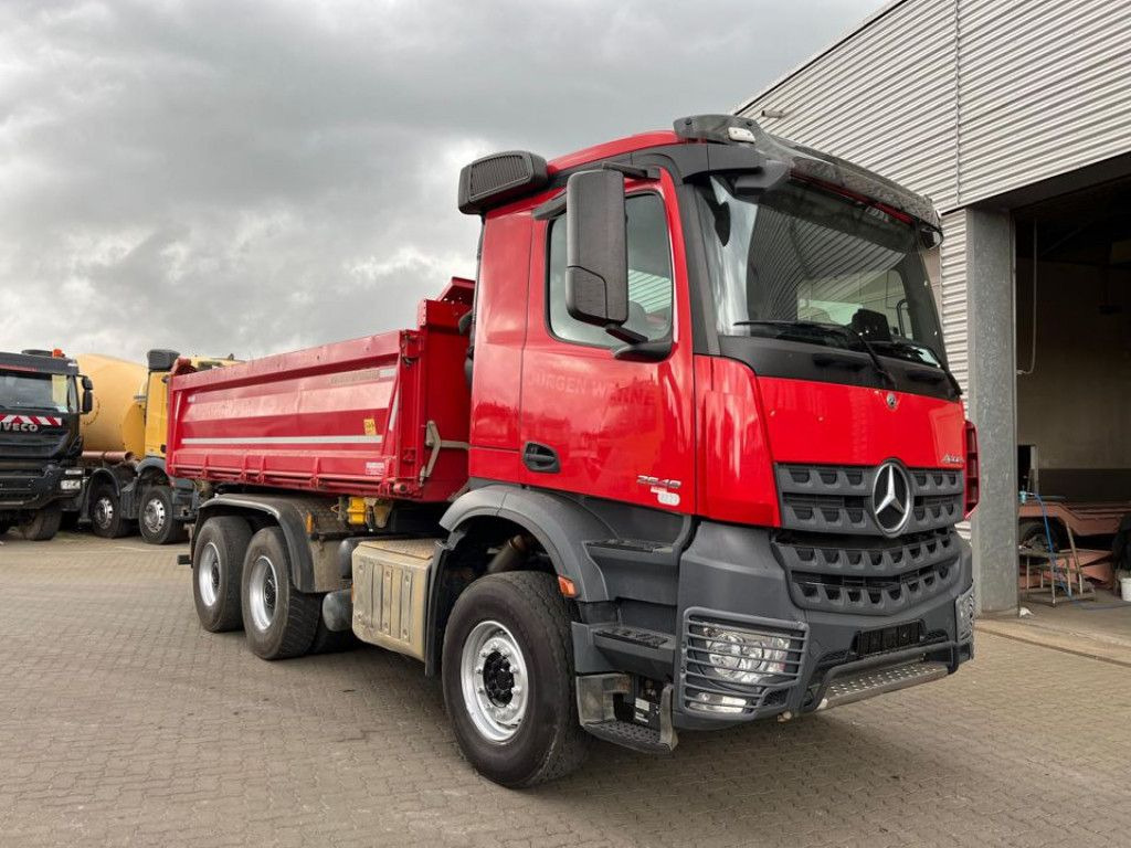 Mercedes-Benz Arocs 2648 6x4 3-Achs Kipper Bordmatik - Самосвал: фото 2 Mercedes-Benz Arocs 2648 6x4 3-Achs Kipper Bordmatik - Самосвал: фото 2