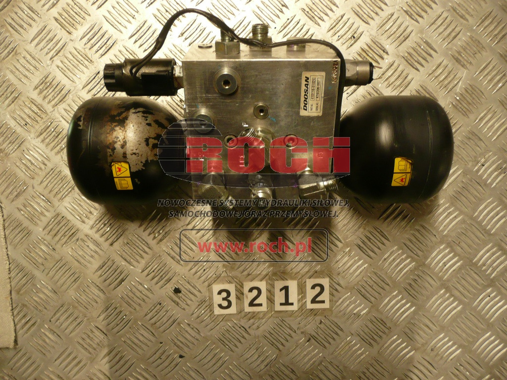 DOOSAN 410116-01024 160302A + 770-724 1CD-6 24VDC 26,2 OHM + HYDAC 0,75L - Гидравлический клапан: фото 1 DOOSAN 410116-01024 160302A + 770-724 1CD-6 24VDC 26,2 OHM + HYDAC 0,75L - Гидравлический клапан: фото 1