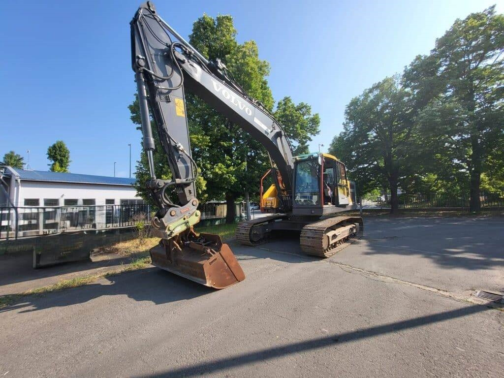 Volvo EC220EL - Гусеничный экскаватор: фото 1 Volvo EC220EL - Гусеничный экскаватор: фото 1