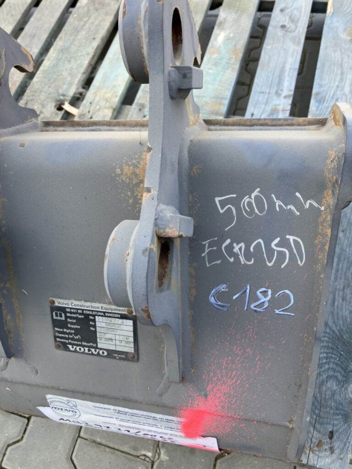 Volvo Tieflöffel mit Zähnen - Festanbau - Экскаватор-погрузчик: фото 2 Volvo Tieflöffel mit Zähnen - Festanbau - Экскаватор-погрузчик: фото 2