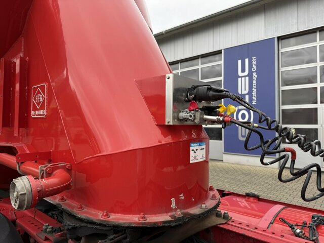 Feldbinder EUT 54.3 liegend. Silo 54.000 Liter 3 Achs - Полуприцеп цистерна для сыпучих грузов: фото 4 Feldbinder EUT 54.3 liegend. Silo 54.000 Liter 3 Achs - Полуприцеп цистерна для сыпучих грузов: фото 4