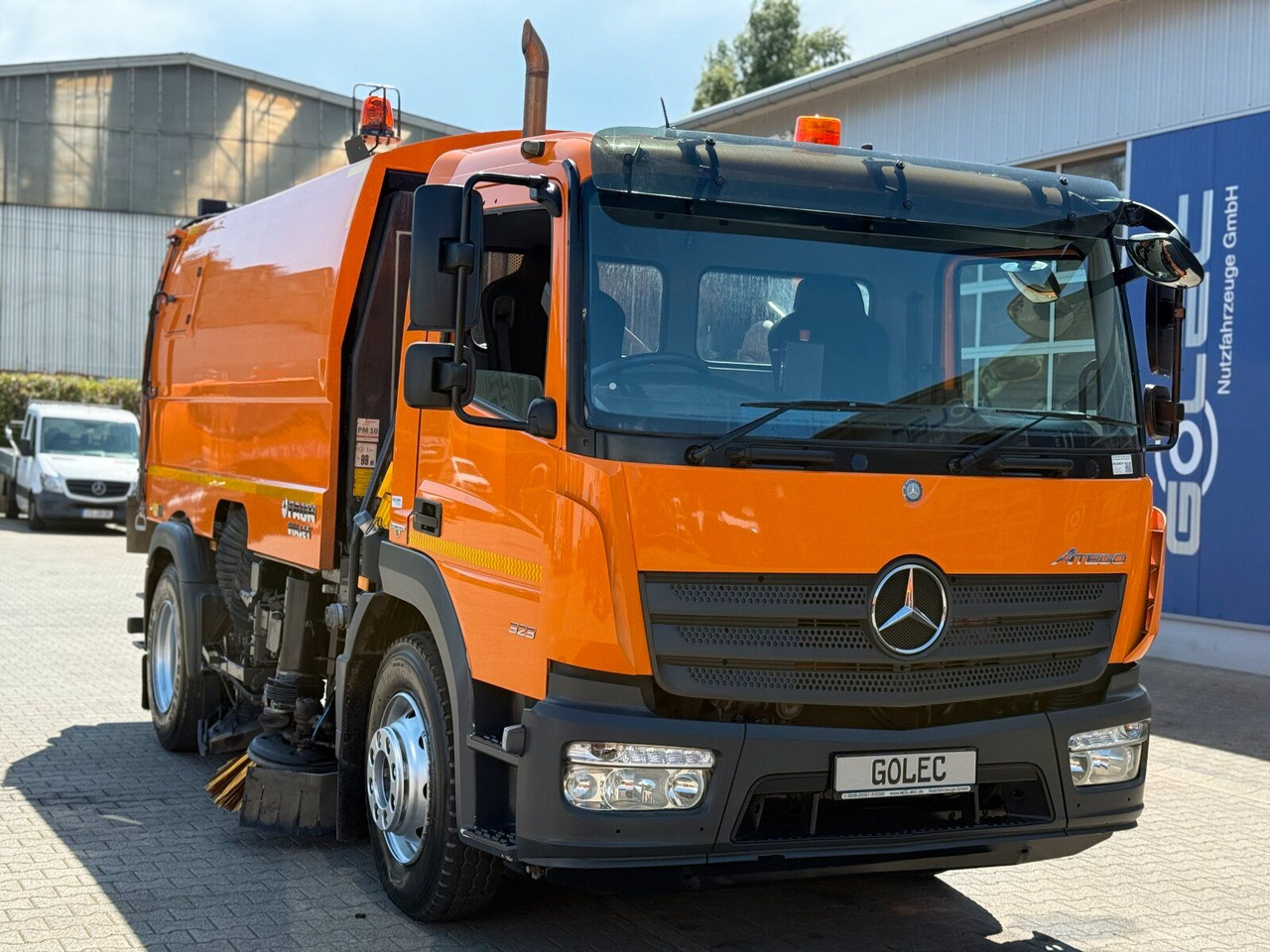 Mercedes-Benz ATEGO 1323 4x2 Kehrmaschine FAUN Viajet 6R/H - Подметально-уборочная машина: фото 1 Mercedes-Benz ATEGO 1323 4x2 Kehrmaschine FAUN Viajet 6R/H - Подметально-уборочная машина: фото 1