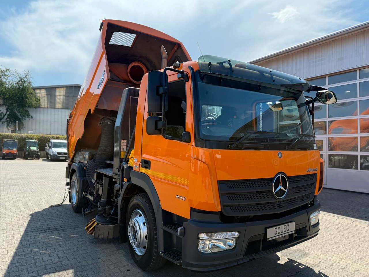 Mercedes-Benz ATEGO 1323 4x2 Kehrmaschine FAUN Viajet 6R/H - Подметально-уборочная машина: фото 2 Mercedes-Benz ATEGO 1323 4x2 Kehrmaschine FAUN Viajet 6R/H - Подметально-уборочная машина: фото 2