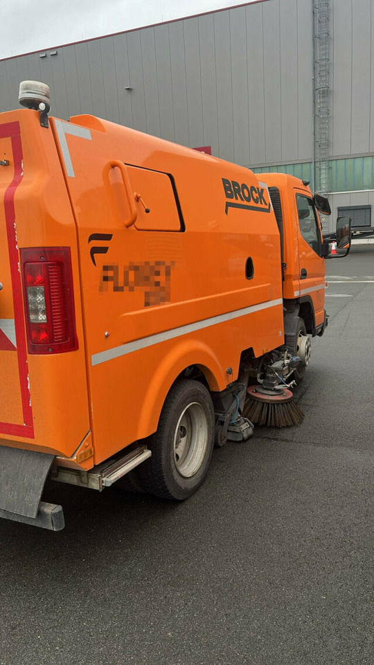Mitsubishi Canter FUSO Kehrmaschine BROCK SL140 4 m³ - Подметально-уборочная машина: фото 3 Mitsubishi Canter FUSO Kehrmaschine BROCK SL140 4 m³ - Подметально-уборочная машина: фото 3