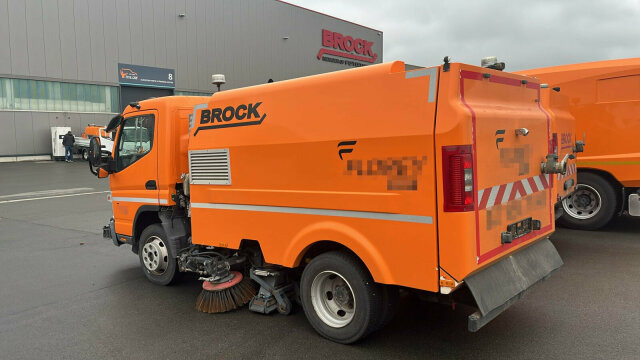Mitsubishi Canter FUSO Kehrmaschine BROCK SL140 4 m³ - Подметально-уборочная машина: фото 1 Mitsubishi Canter FUSO Kehrmaschine BROCK SL140 4 m³ - Подметально-уборочная машина: фото 1