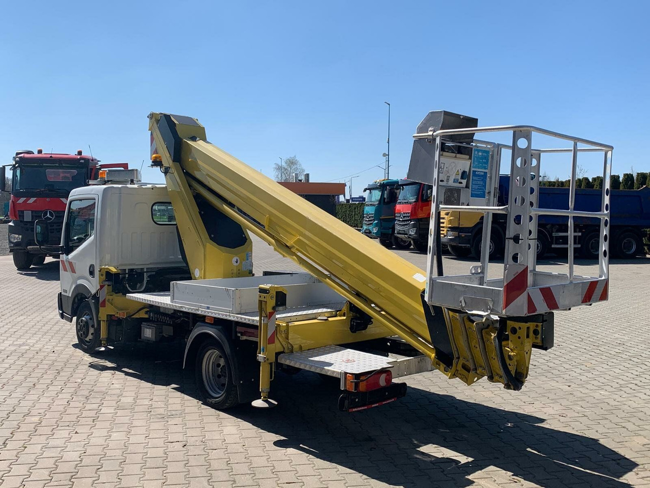 Nissan Cabstar 4x2 Ruthmann Steiger TB 270 - Грузовик с подъемником: фото 4 Nissan Cabstar 4x2 Ruthmann Steiger TB 270 - Грузовик с подъемником: фото 4