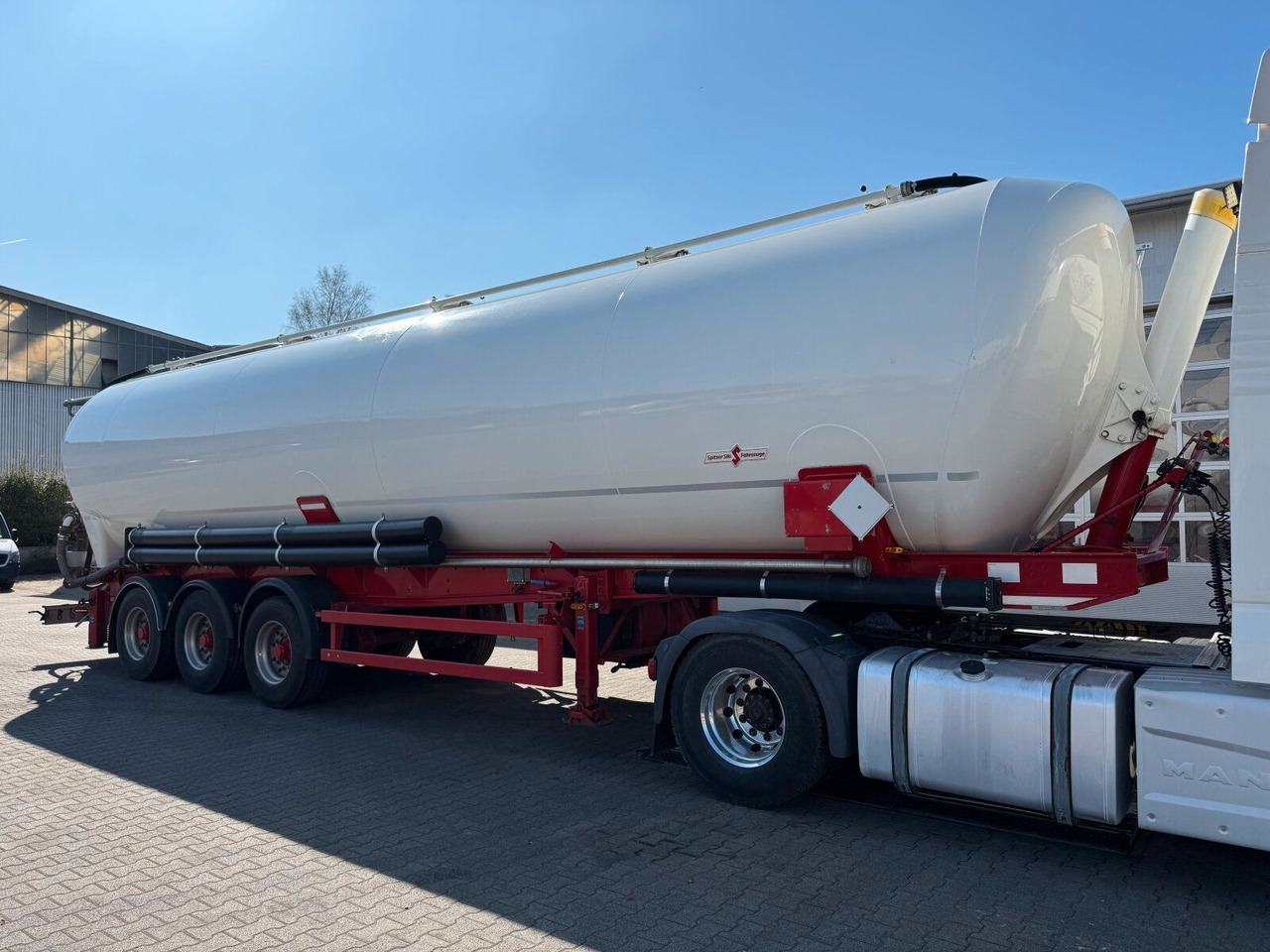 Spitzer SK 2760 CAL Kippsilo 60000 L für loser Schüttung - Полуприцеп цистерна для сыпучих грузов: фото 1 Spitzer SK 2760 CAL Kippsilo 60000 L für loser Schüttung - Полуприцеп цистерна для сыпучих грузов: фото 1