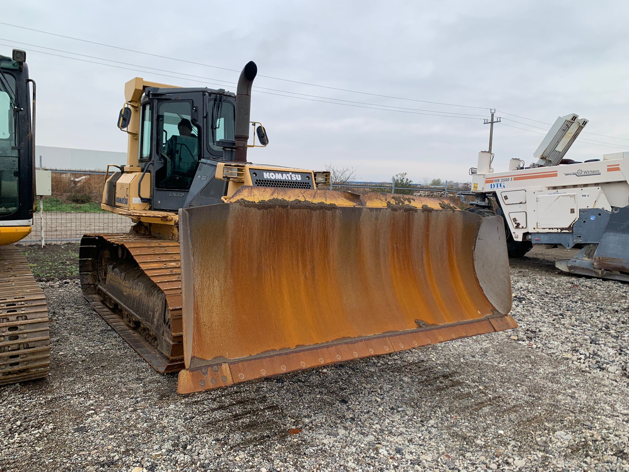 KOMATSU D61EX-15 - Бульдозер: фото 1 KOMATSU D61EX-15 - Бульдозер: фото 1