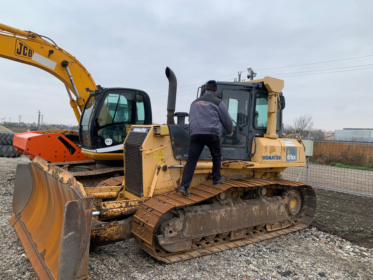 KOMATSU D61EX-15 - Бульдозер: фото 3 KOMATSU D61EX-15 - Бульдозер: фото 3