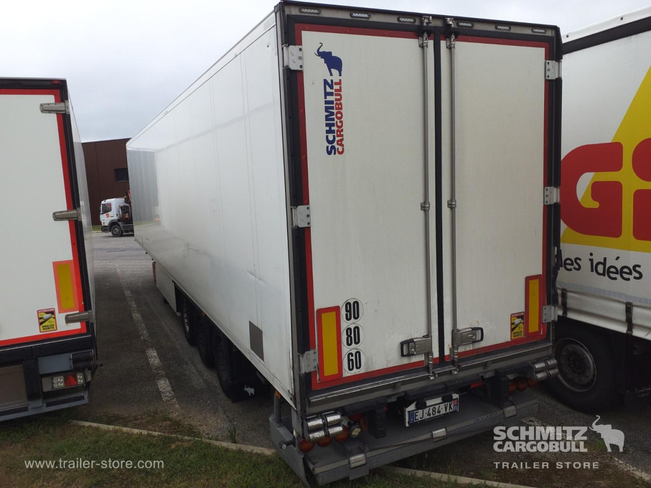 SCHMITZ Reefer Standard Taillift - Изотермический полуприцеп: фото 2 SCHMITZ Reefer Standard Taillift - Изотермический полуприцеп: фото 2