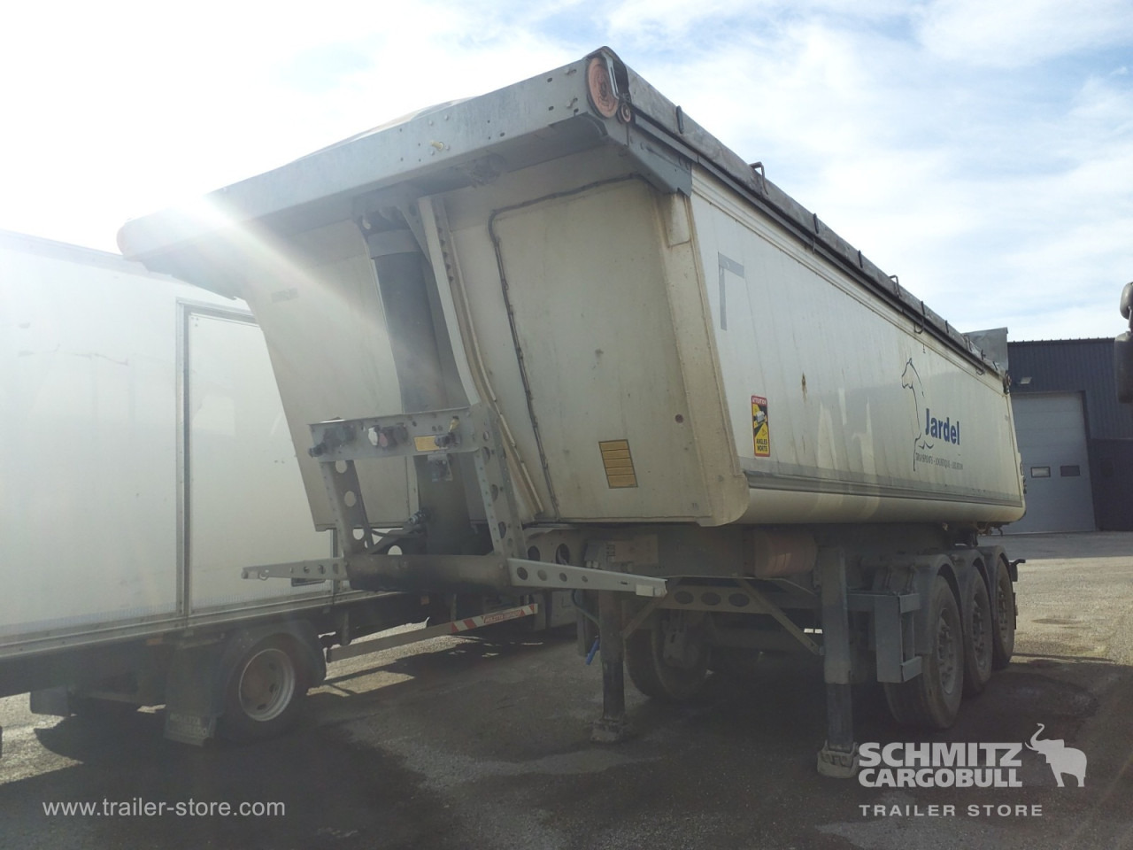 SCHMITZ Tipper Alu-square sided body 24m³ - Самосвальный полуприцеп: фото 3 SCHMITZ Tipper Alu-square sided body 24m³ - Самосвальный полуприцеп: фото 3