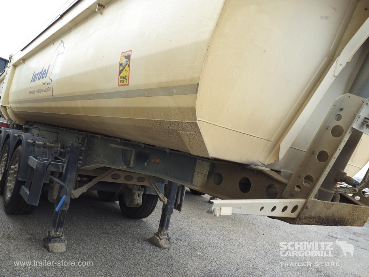 SCHMITZ Tipper Steel half pipe body 26m³ - Самосвальный полуприцеп: фото 1 SCHMITZ Tipper Steel half pipe body 26m³ - Самосвальный полуприцеп: фото 1