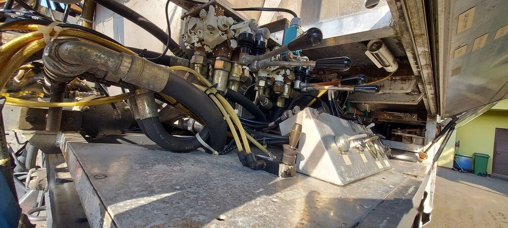 Грузовик-цистерна Для транспортировки топлива Volkswagen LT55 HOLZMANN Inox: фото 28 Грузовик-цистерна Для транспортировки топлива Volkswagen LT55 HOLZMANN Inox: фото 28