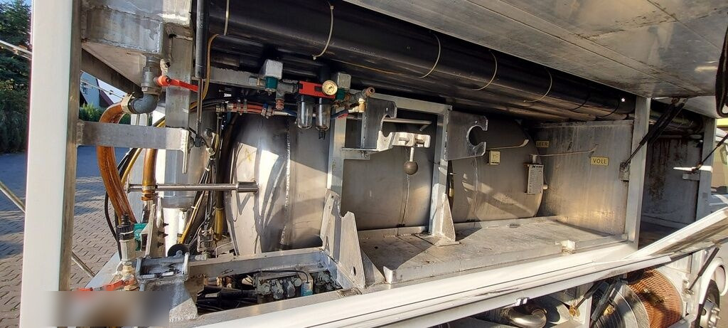 Грузовик-цистерна Для транспортировки топлива Volkswagen LT55 HOLZMANN Inox: фото 24 Грузовик-цистерна Для транспортировки топлива Volkswagen LT55 HOLZMANN Inox: фото 24