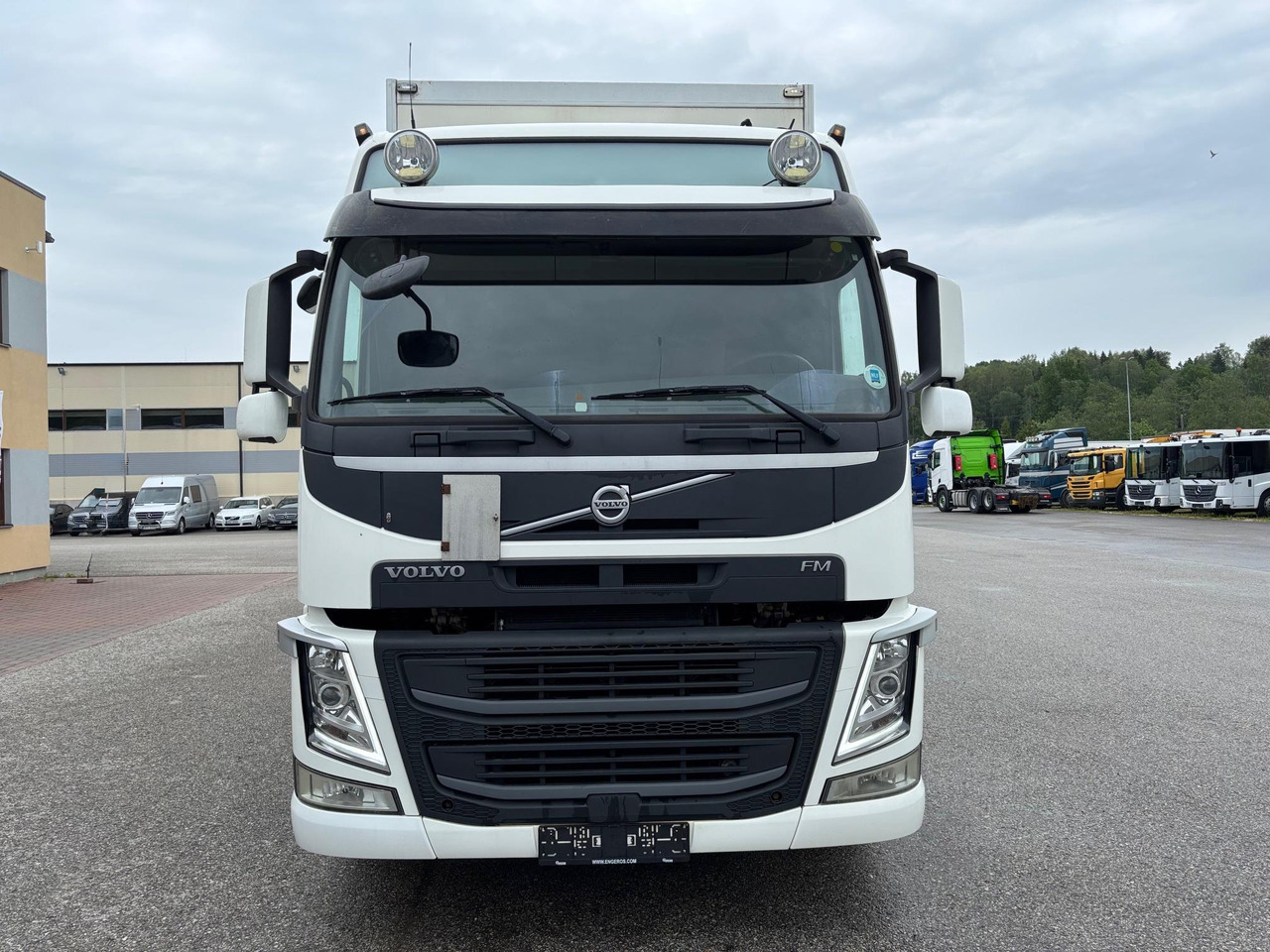 VOLVO FM330 - Грузовик с закрытым кузовом: фото 2 VOLVO FM330 - Грузовик с закрытым кузовом: фото 2