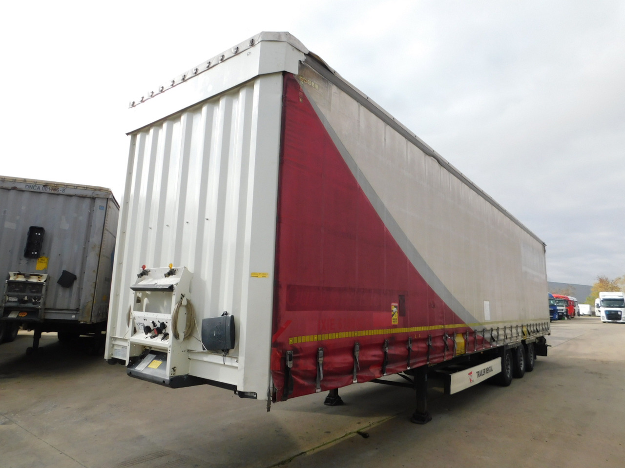 Krone Sd - Тентованный полуприцеп: фото 1 Krone Sd - Тентованный полуприцеп: фото 1