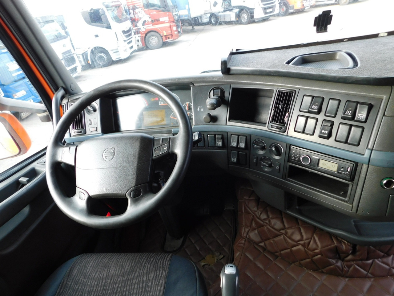 Фото интерьера 1: Тягач Volvo Fh 440