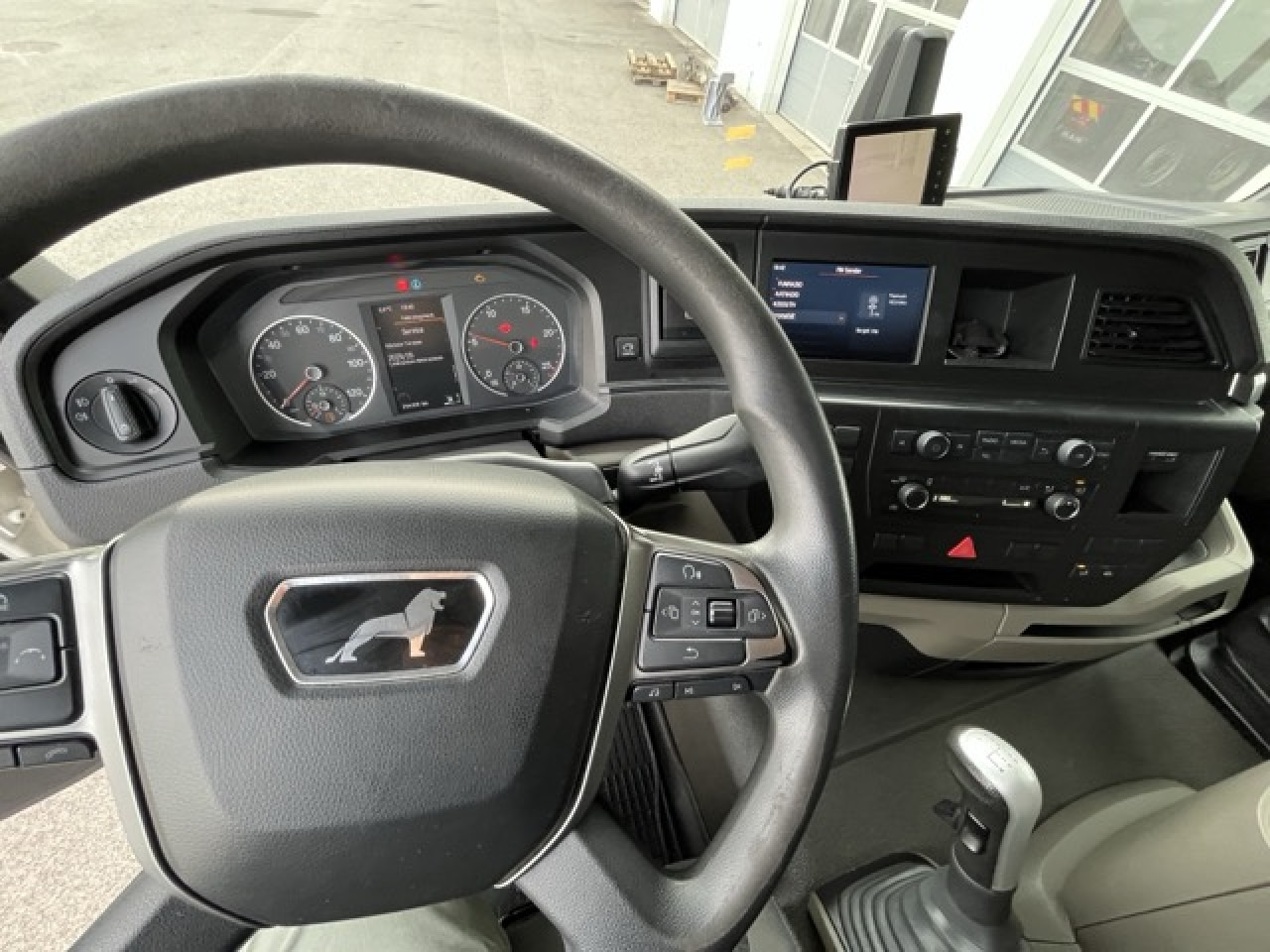 MAN TGS 26.360 6x2-4 LL Euro6 Klima AHK Luftfeder - Грузовик-шасси: фото 2 MAN TGS 26.360 6x2-4 LL Euro6 Klima AHK Luftfeder - Грузовик-шасси: фото 2