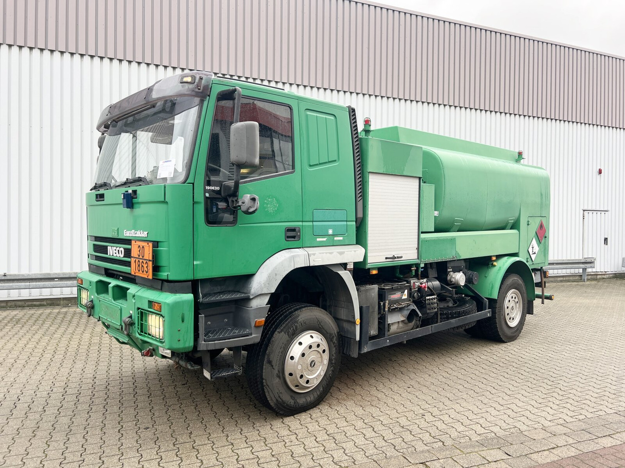 190EH30 4x4 190EH30 4x4 - Грузовик-цистерна: фото 1 190EH30 4x4 190EH30 4x4 - Грузовик-цистерна: фото 1