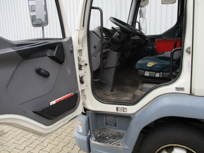 Фото интерьера 1: Тентованный грузовик DAF DAF AE 45.150 LF Plane Spriegel LBW DAF AE 45.150 LF 4x2, Plane Spriegel LBW