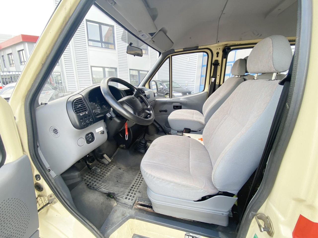 Фото интерьера 1: Ford Transit 2.5 4x2 Transit 2.5 4x2, Personentransporter, 8 Sitze в лизинг Ford Transit 2.5 4x2 Transit 2.5 4x2, Personentransporter, 8 Sitze Фото интерьера 1: Ford Transit 2.5 4x2 Transit 2.5 4x2, Personentransporter, 8 Sitze в лизинг Ford Transit 2.5 4x2 Transit 2.5 4x2, Personentransporter, 8 Sitze