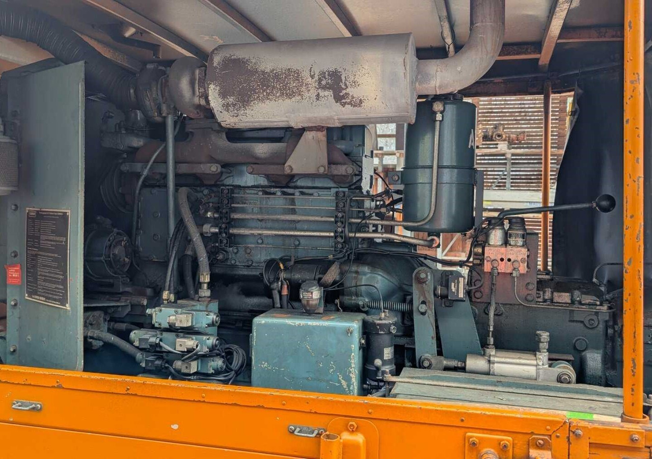 Unimog U52 411 4x4 Schneefräse U52 411 4x4, Schmidt Schneefräse mit Separatmotor - Фургон: фото 3 Unimog U52 411 4x4 Schneefräse U52 411 4x4, Schmidt Schneefräse mit Separatmotor - Фургон: фото 3