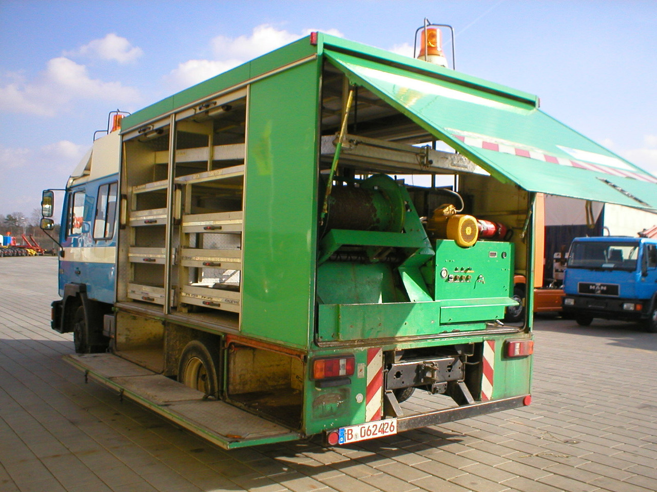 MAN M02 12.232 4x2 Spülwagen - Грузовик: фото 2 MAN M02 12.232 4x2 Spülwagen - Грузовик: фото 2