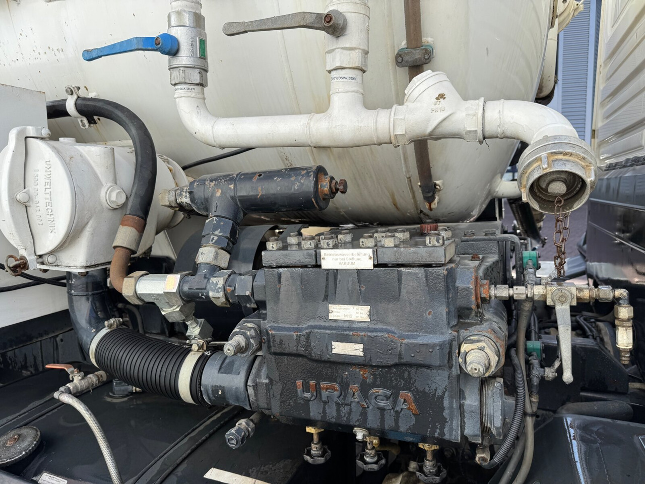 Грузовик MAN TGM 18.284 4x2 BL TGM 18.284 4x2 BL, Assmann Saug- und Spülwagen 9m³: фото 10 Грузовик MAN TGM 18.284 4x2 BL TGM 18.284 4x2 BL, Assmann Saug- und Spülwagen 9m³: фото 10