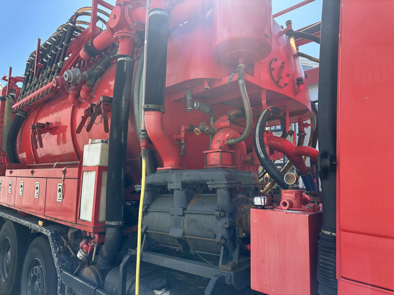 Mercedes-Benz Actros 3246 L 8x2 Actros 3246 L 8x2, Hellmers Saug- und Spülwagen ca. 15m³ - Грузовик: фото 2 Mercedes-Benz Actros 3246 L 8x2 Actros 3246 L 8x2, Hellmers Saug- und Spülwagen ca. 15m³ - Грузовик: фото 2