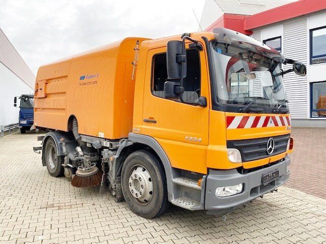 Mercedes-Benz Atego 1324 4x2 Atego 1324 4x2, Kehrmaschine Explorer 8 - Грузовик: фото 1 Mercedes-Benz Atego 1324 4x2 Atego 1324 4x2, Kehrmaschine Explorer 8 - Грузовик: фото 1