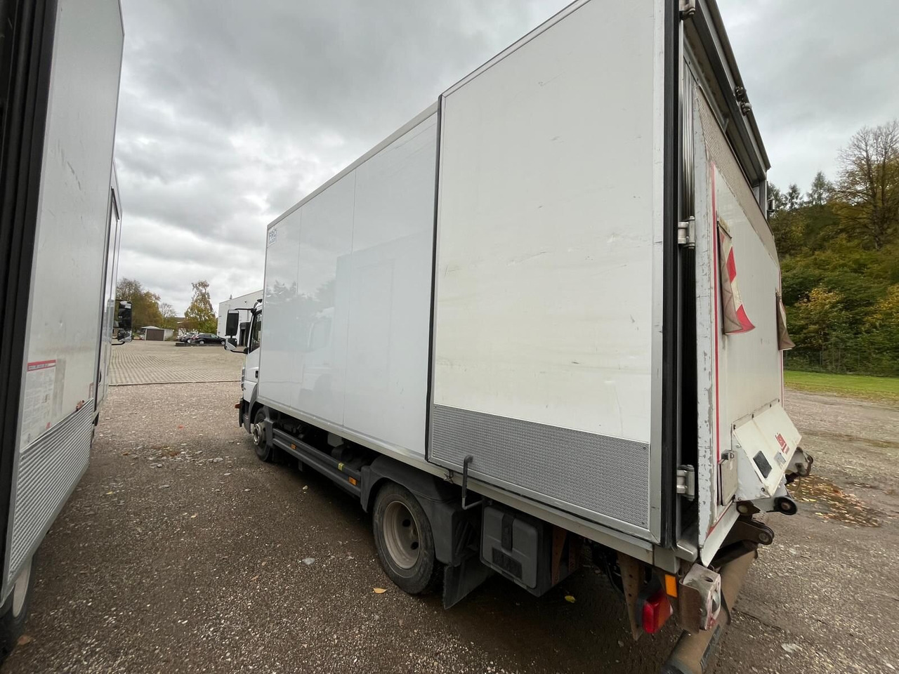 Mercedes-Benz Atego 816 4x2 Atego 816 4x2, Kühlkoffer, Trennwand, ThermoKing, LBW Sörensen - Грузовик: фото 4 Mercedes-Benz Atego 816 4x2 Atego 816 4x2, Kühlkoffer, Trennwand, ThermoKing, LBW Sörensen - Грузовик: фото 4