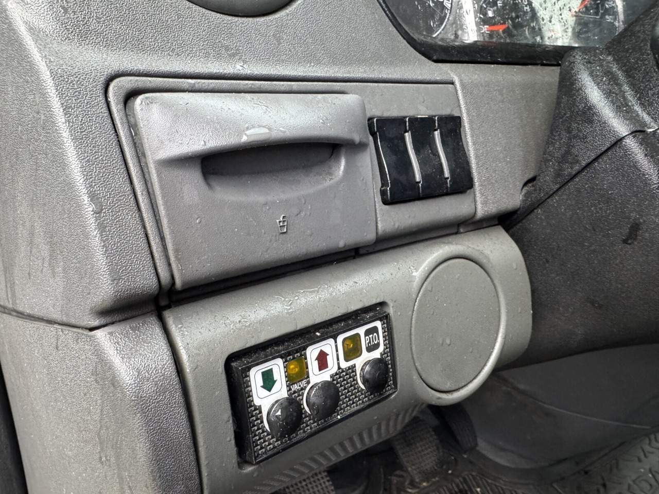 Iveco Daily 70C14D 4x2 Doka Daily 70C14D 4x2 Doka, EEV, City-Abroller - Крюковой мультилифт: фото 3 Iveco Daily 70C14D 4x2 Doka Daily 70C14D 4x2 Doka, EEV, City-Abroller - Крюковой мультилифт: фото 3