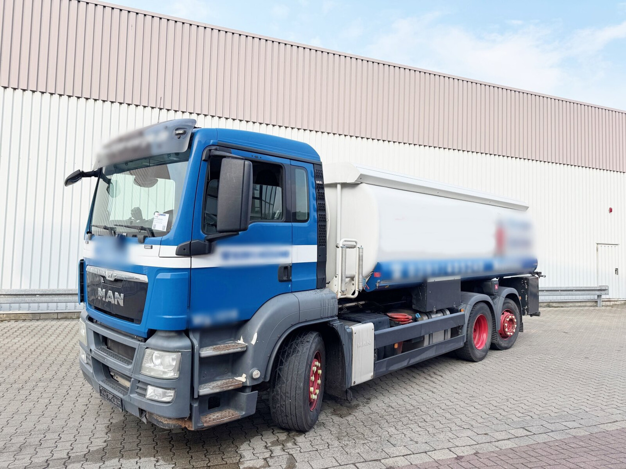 MAN TGS 26.400 6x2-4 BL TGS 26.400 6x2-4 BL, Lenk-/Liftachse, ADR, Esterer Tank ca. 20.150l, 4 Kammern - Грузовик-цистерна: фото 1 MAN TGS 26.400 6x2-4 BL TGS 26.400 6x2-4 BL, Lenk-/Liftachse, ADR, Esterer Tank ca. 20.150l, 4 Kammern - Грузовик-цистерна: фото 1